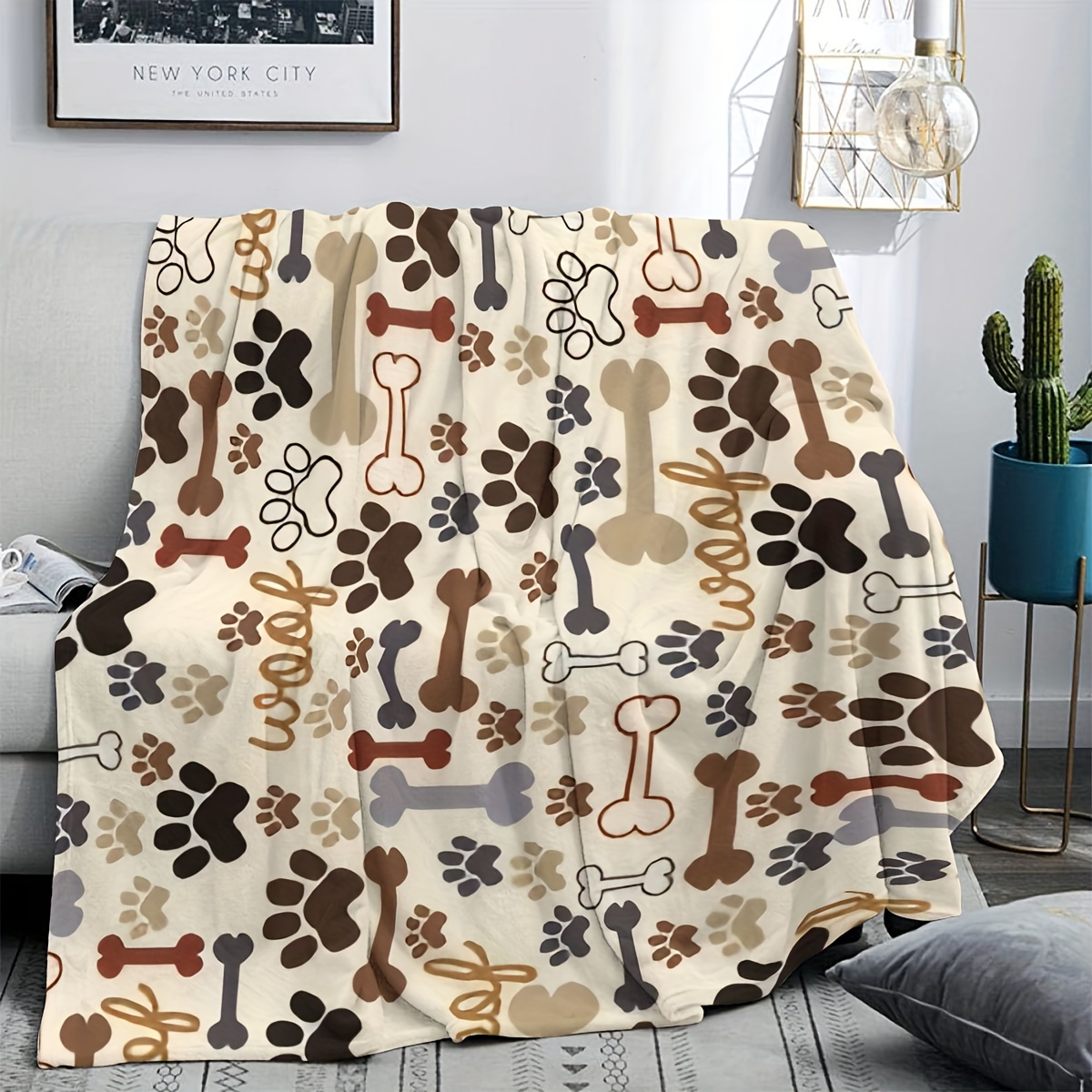 犬の足跡と骨の模様がプリントされたフリースブランケット1枚。 - Outdoor Camping Dog Bed のレビューと価格