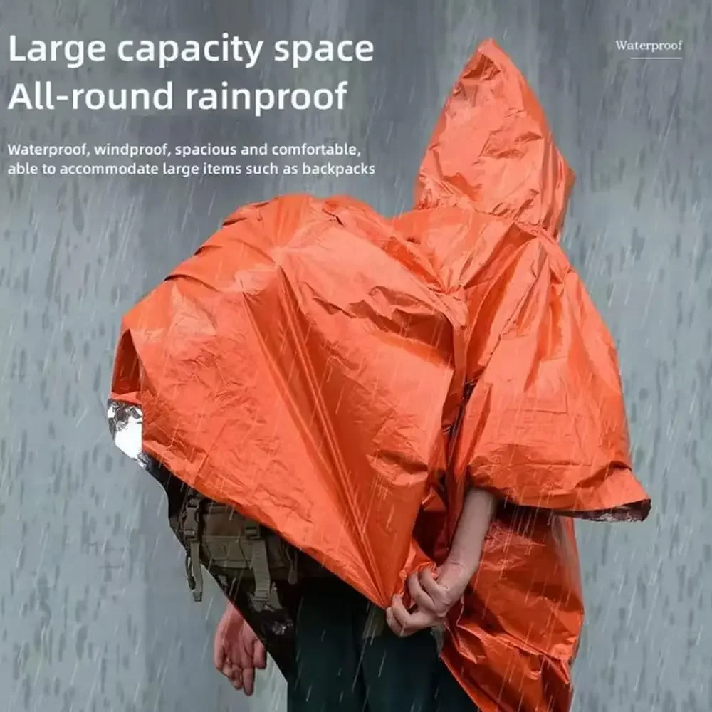 フード付きの緊急用レインポンチョ。防水性・防寒性に優れ、アル - Camping Rain Poncho のレビューと価格